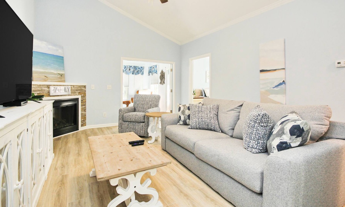 Vaught Condo | Sunny, third-floor condo with fireplace, pool, & tennis - near golf & beach