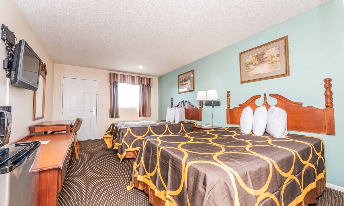 Eastman Hotel | Sunrise Inn