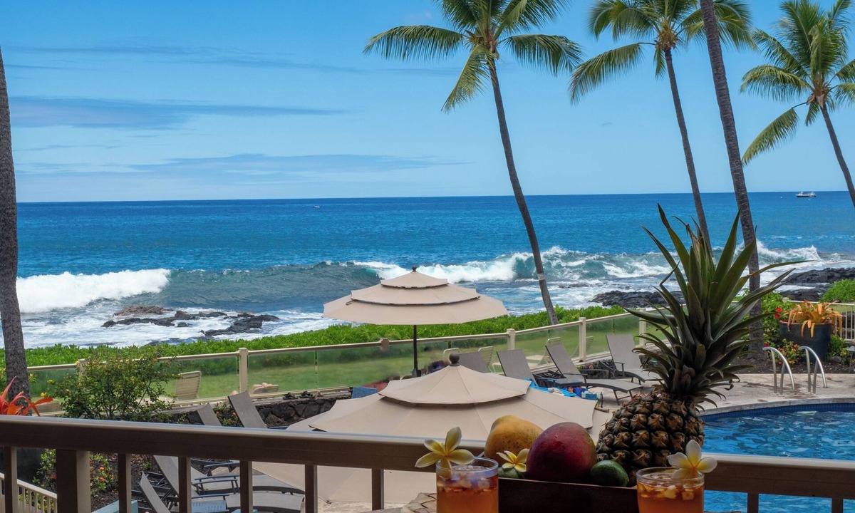 Historic Kailua Village Condo | Sunset in Paradise Oceanfront 1BR/1BA Condo at Kona Reef Fast WiFi & Central AC