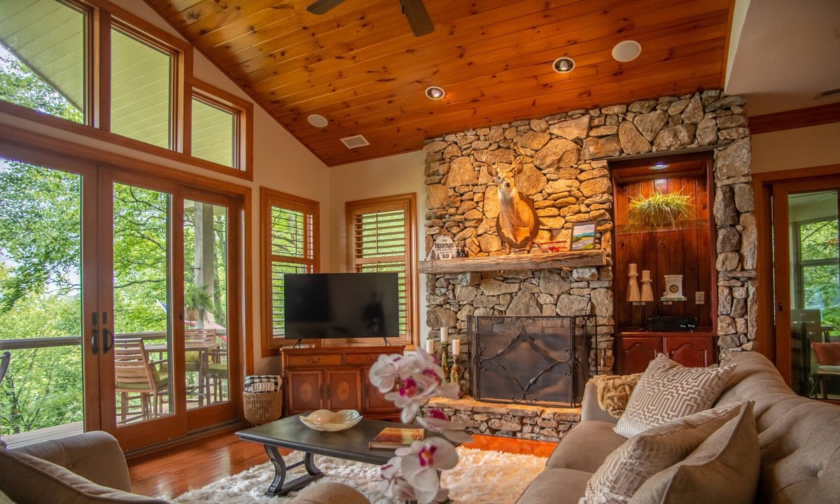 Burnsville Villa | Sunset Point Villa- Club Access