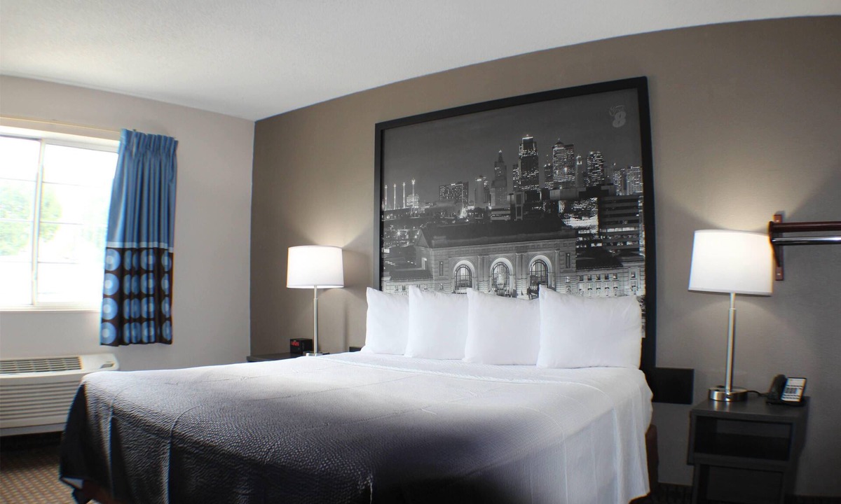 New Century Hotel | Super 8 by Wyndham Gardner