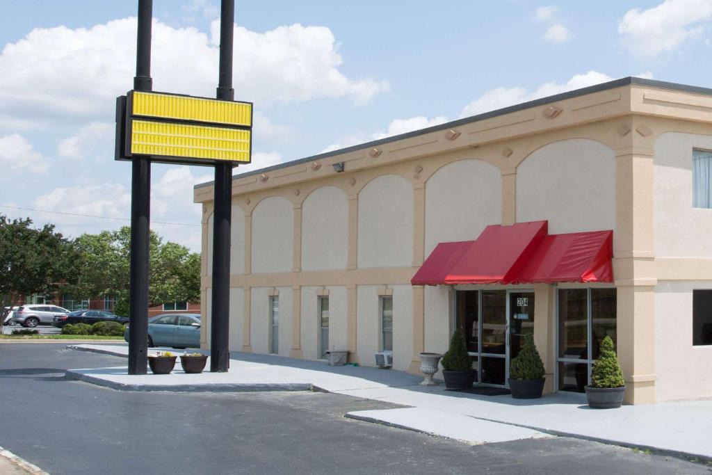 Greensboro Hotel | Super 8 by Wyndham Greensboro