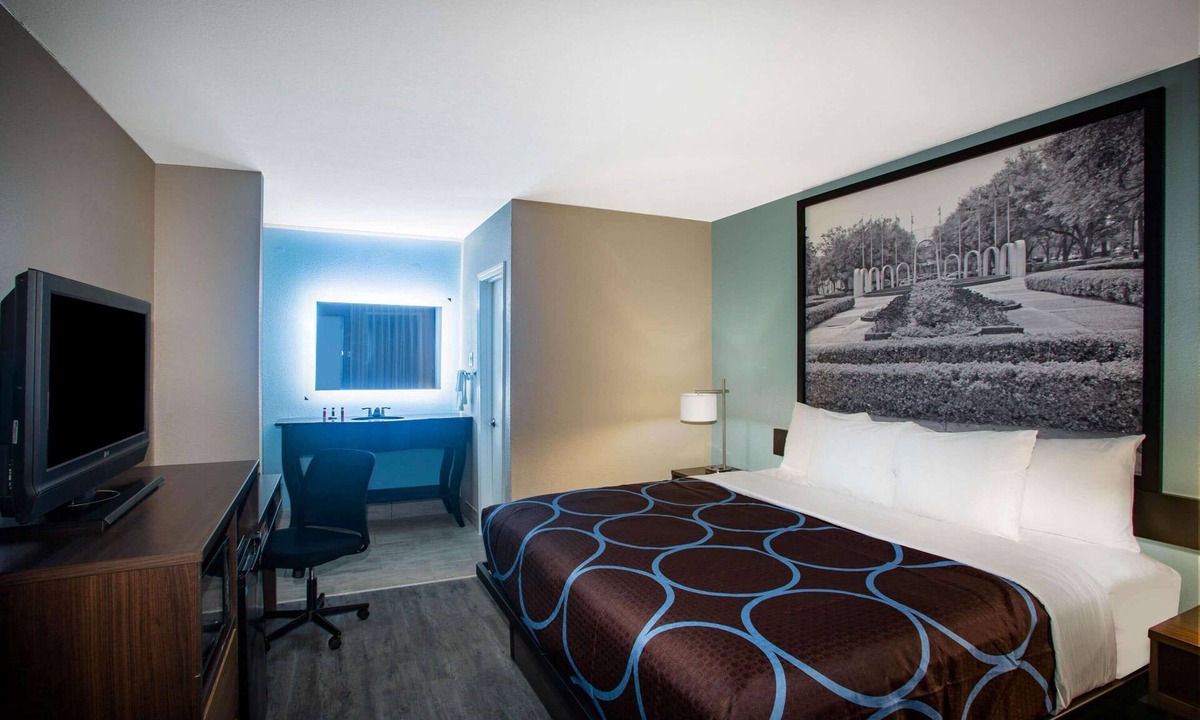 Mobile Hotel | Super 8 by Wyndham Mobile I-65