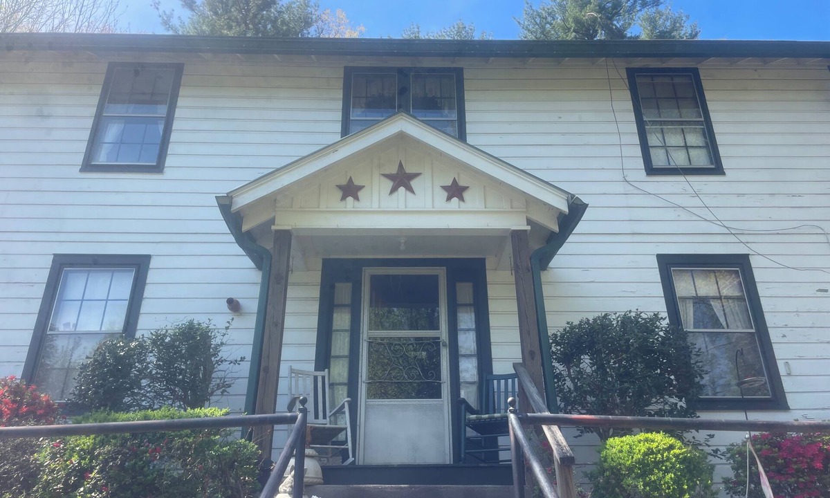Saluda House | Superb 5-bedroom house walking distance to charming downtown Saluda