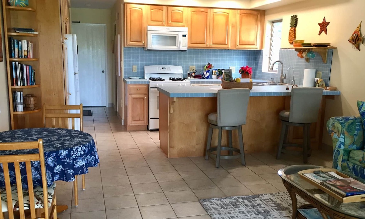 Ualapue Condo | Superior Wavecrest Condo by Ocean with Extras, Car Available