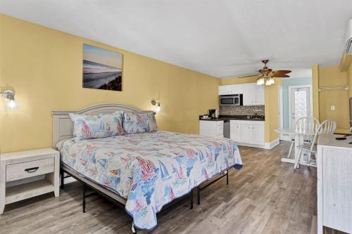 Surf City Apartment | Surf City Beach Wave Whisperer Motel with Pool