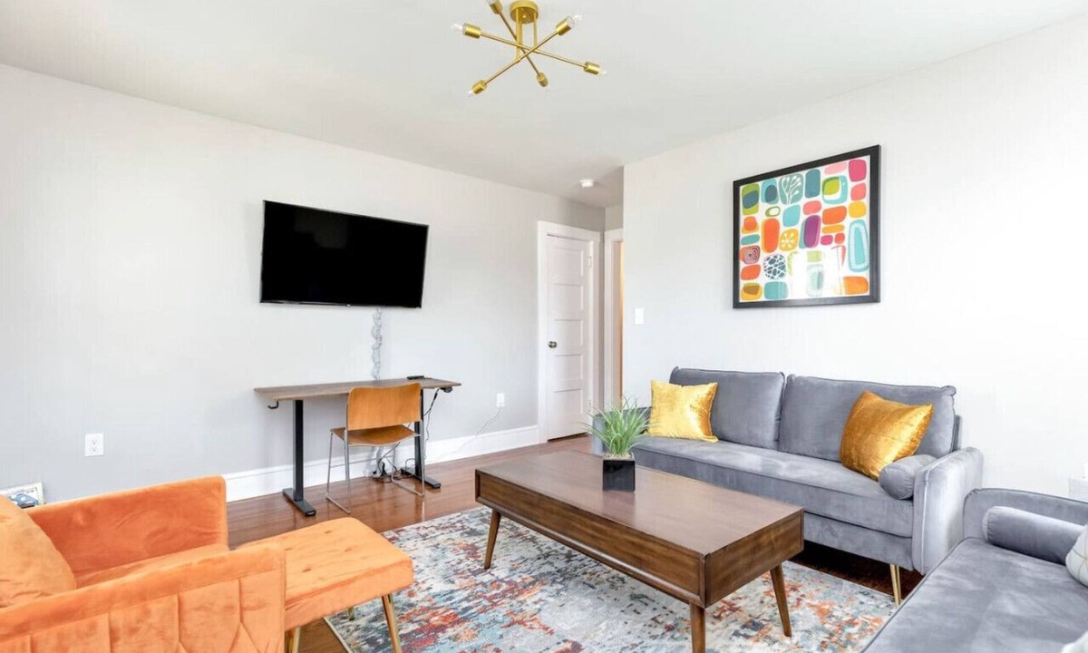 Mosby Apartment | Sweet & Sunny Delight: Orange Crush on You Oasis!