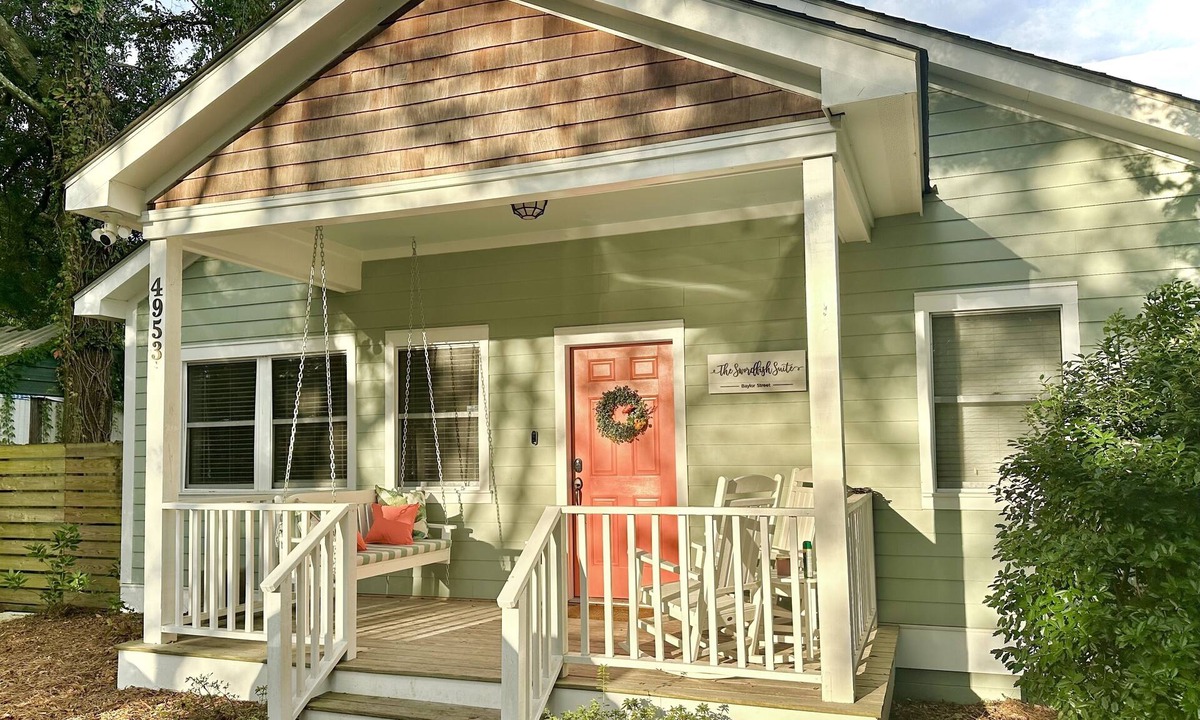 North Charleston House | Swordfish Suite Park Circle- +Dog Friendly-Walking distance to the cute Circle