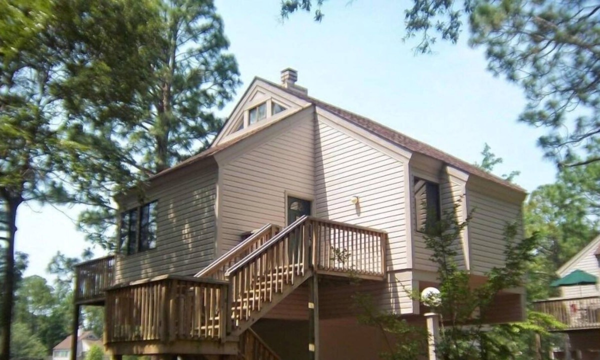 New Bern Condo | Tasteful 2BR Condo Great for Couples