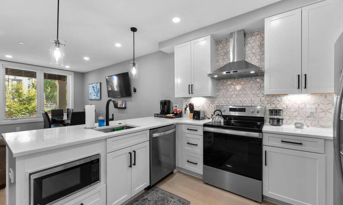 Trinidad Hotel | Tastefully Renovated+Well located+FreeParking+H St
