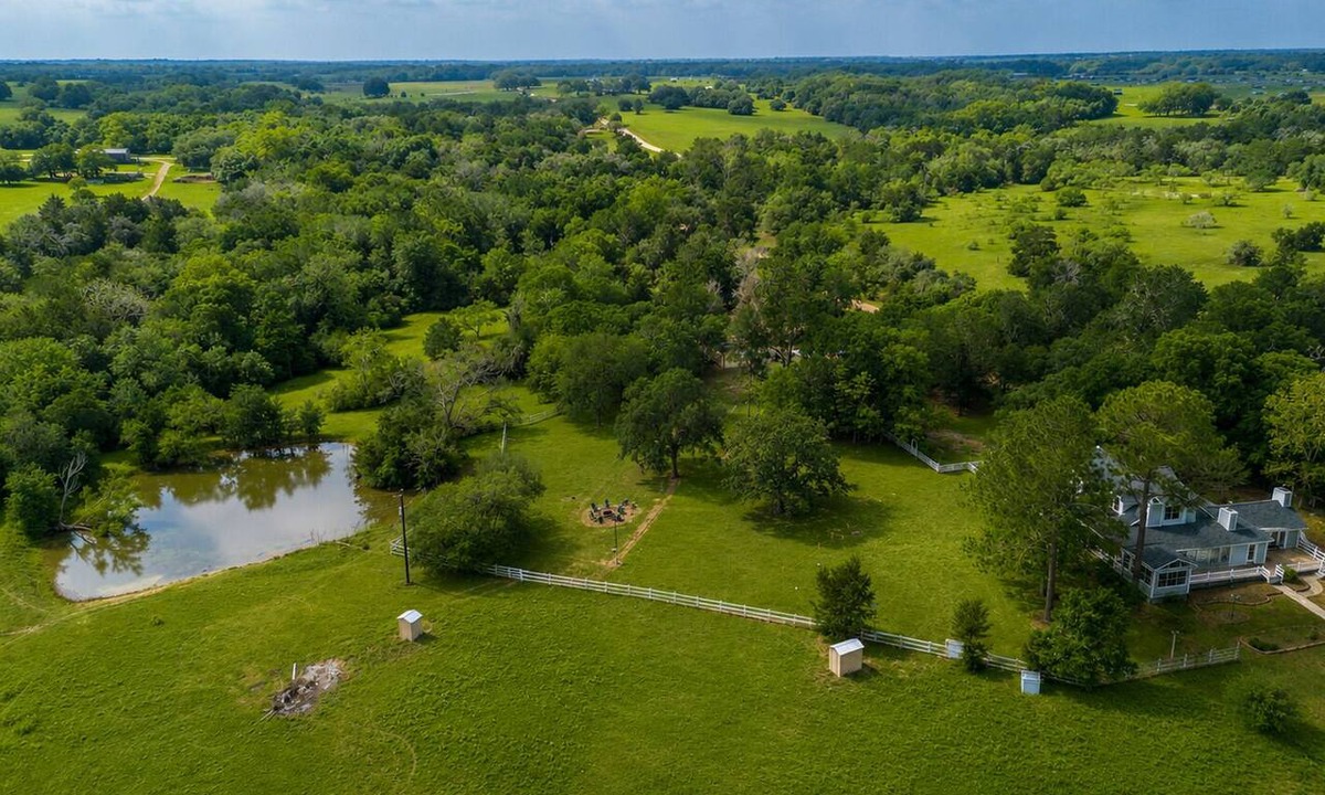 Oakland House | Texas Ranch Getaway: 27 Private Acres with Game Room & Pond