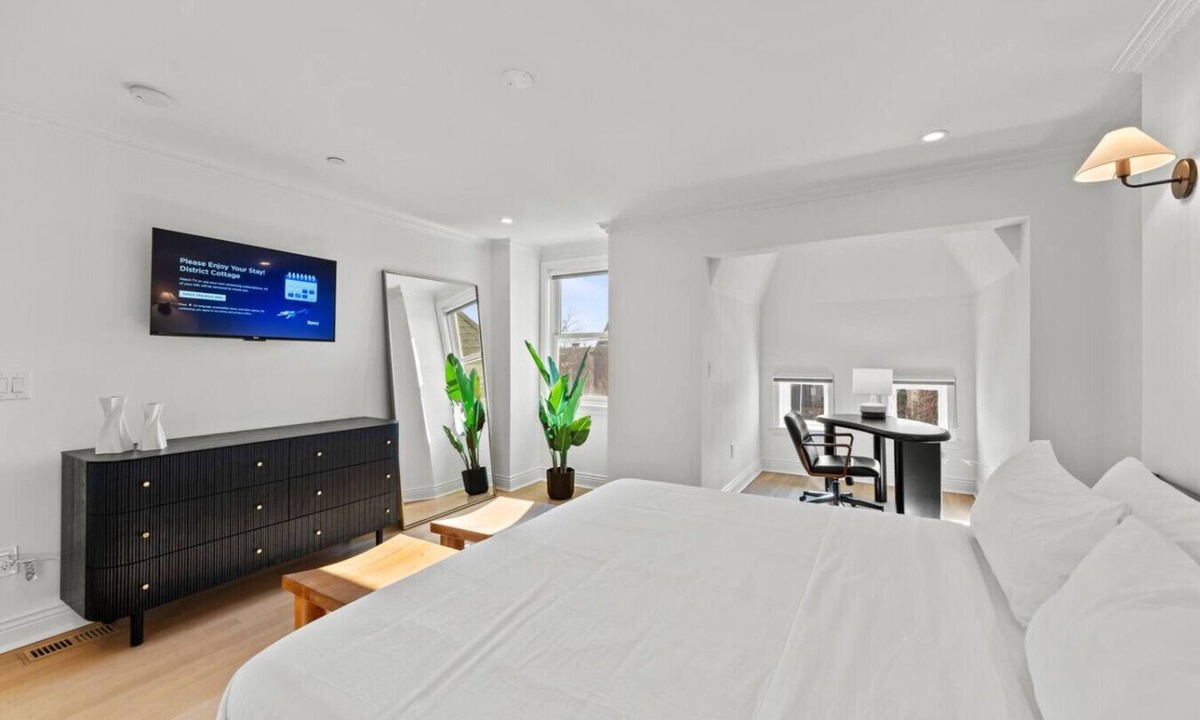 Bloomingdale House | The Adams | West Elm 5BR Townhouse in Bloomingdale