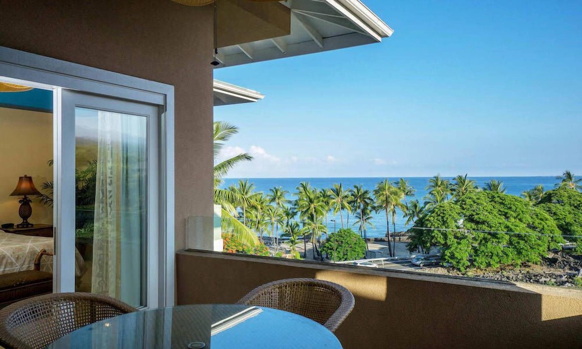 Kahaluu Bay Condo | The Beach Villas w/Pool Hot Tub & A/C!