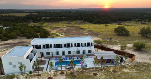 Johnson City Hotel | The Bentley Hotel on 290