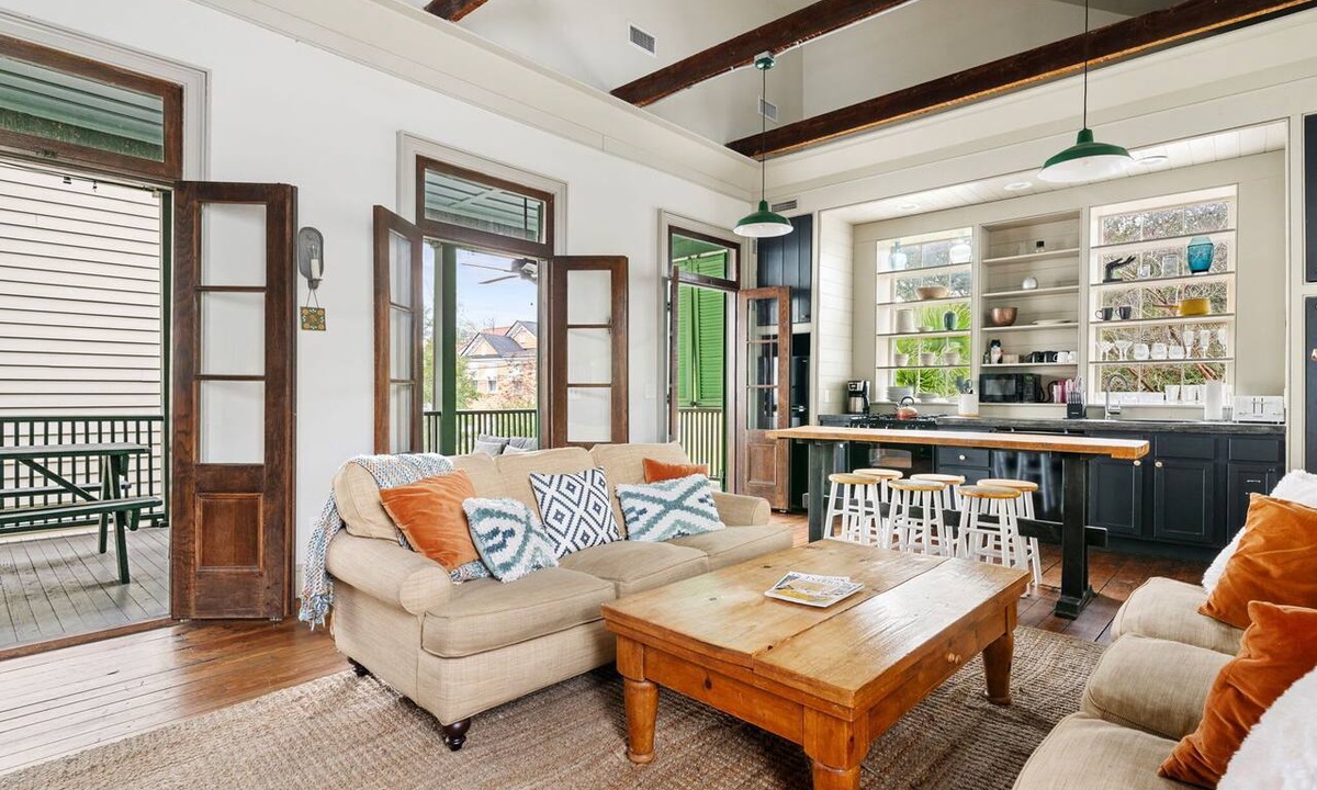 Cannonborough Elliotborough Apartment | The Blue Chip | Large Veranda | Al Fresco Dining
