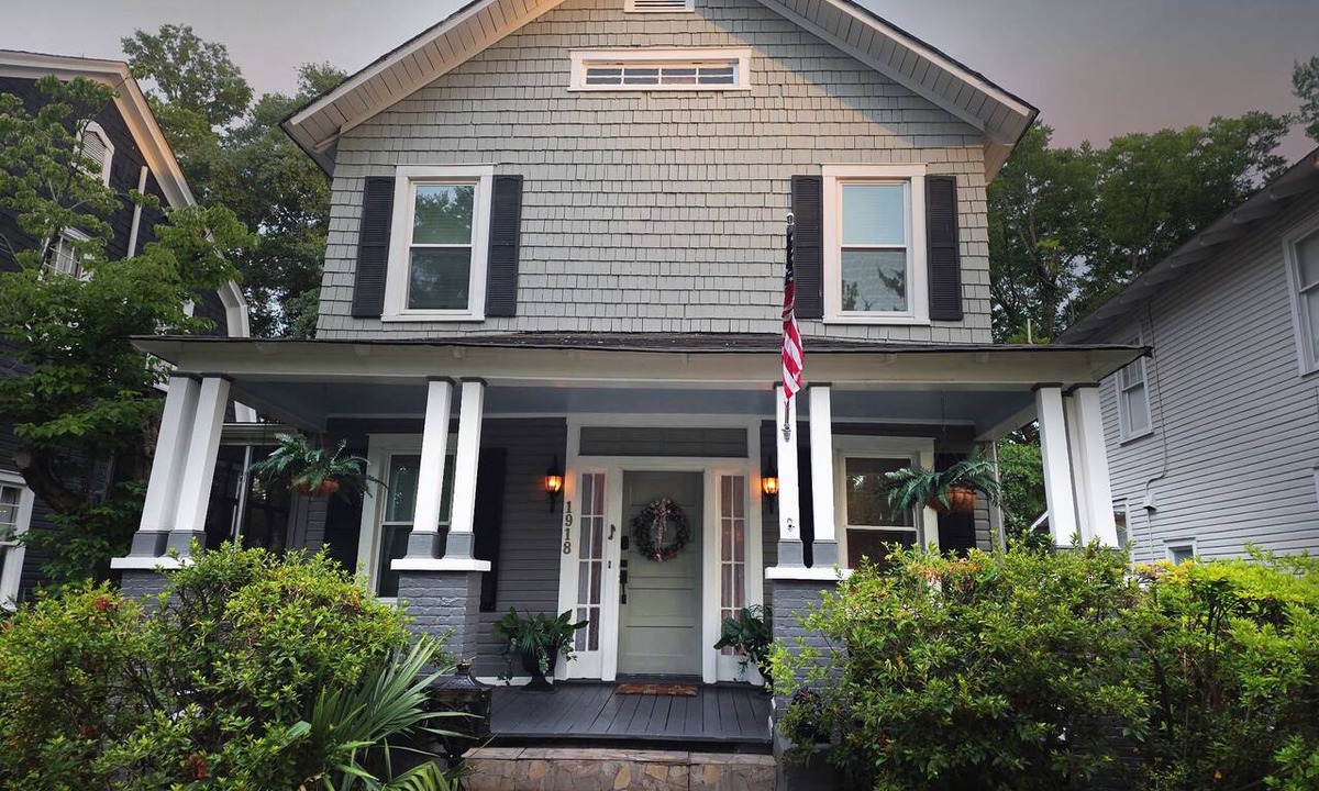 Wilmington House | The Byrd’s Nest: Beautiful Historic 5BR with Hot Tub Near Downtown Wilmington