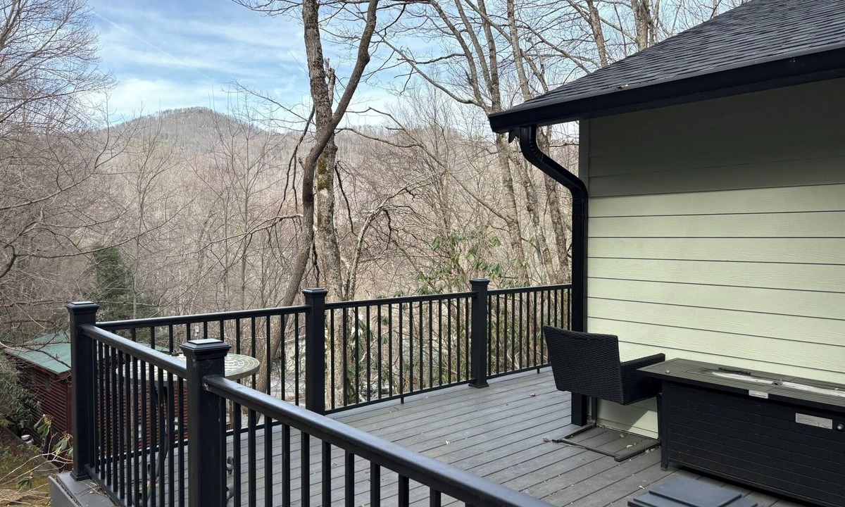 Mill Ridge House | The Cardinal's Nest - Cozy home located between Banner Elk and Boone