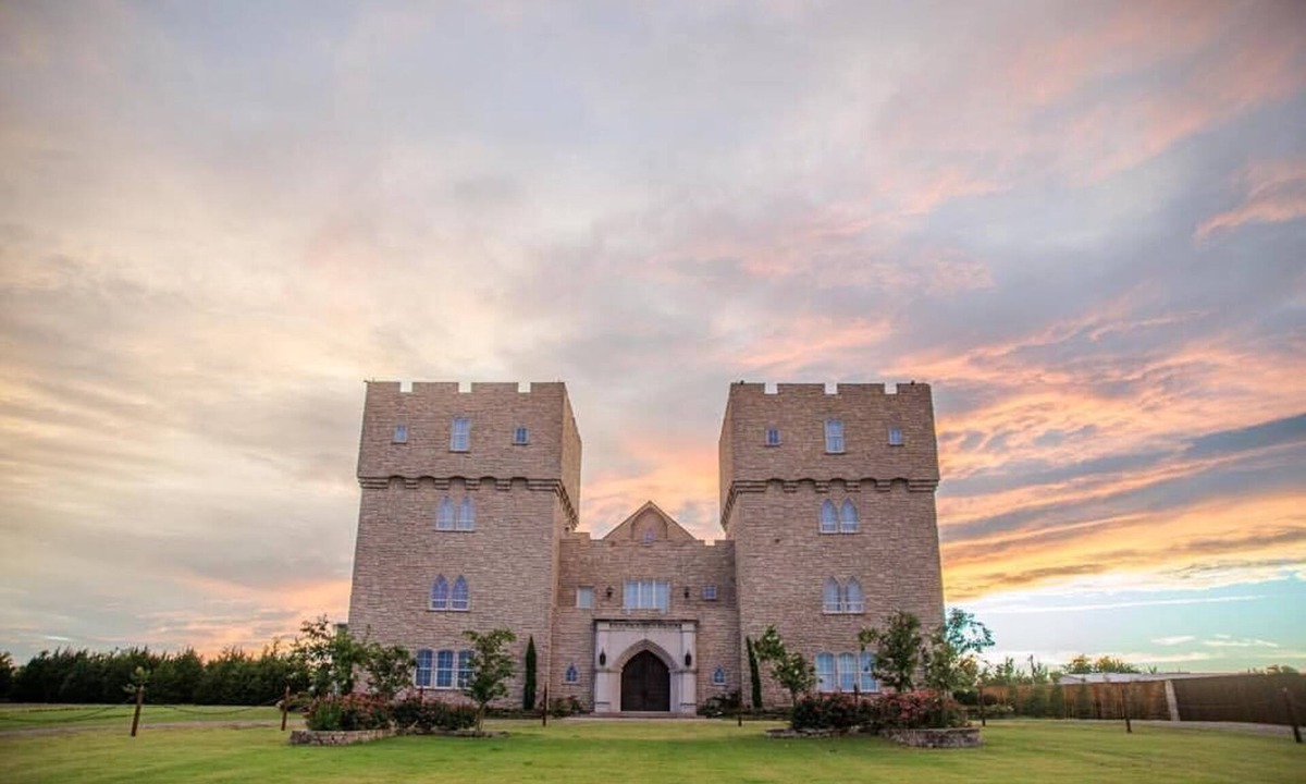 Rockwall Bed & Breakfast | The Castle at Rockwall