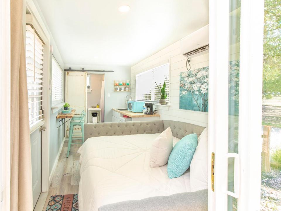 Johnson City House | The Container Retreat @ 290 Wine Trail #1 Escape to Hye, TX