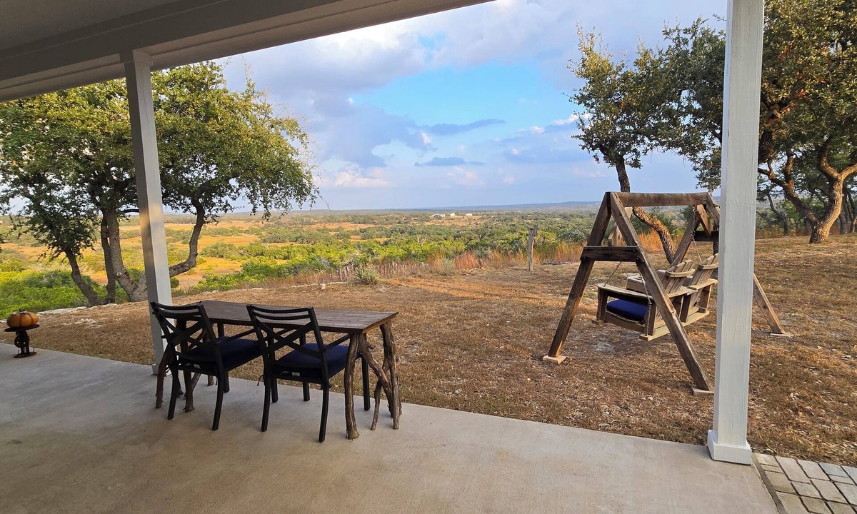 Dripping Springs Cottage | The Cowhouse, a cozy hilltop guesthouse at Barkspin Oaks Ranch. Beautiful views!