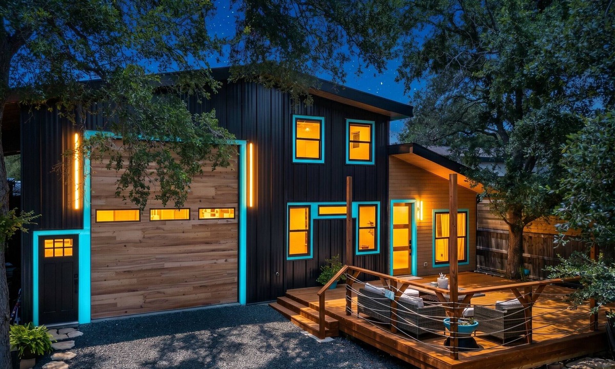 Leander House | "The Drive Thru"@Lake Travis A proper GAME ROOM you can literally DRIVE Thru