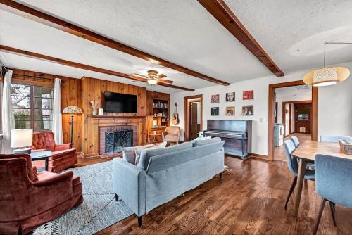 Siloam Springs House | The Fox Den