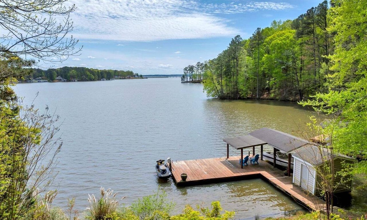 Littleton House | The Gaston Getaway | Prime Location | Big Water Views! Reduced rates for 2026!