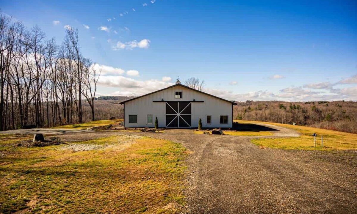 Vesta House | The Gathering Barn by Buffalo Mountain Getaway