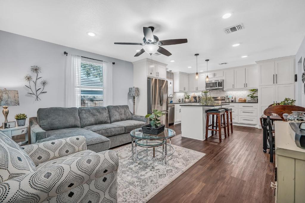 Brenham House | The Green Emerald