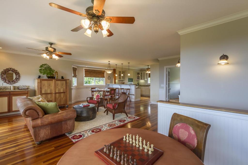 Pupukea House | The Green Pineapple Main House home