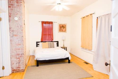 Rosewood House | The Historic Cottage Screened Porch & Hammock