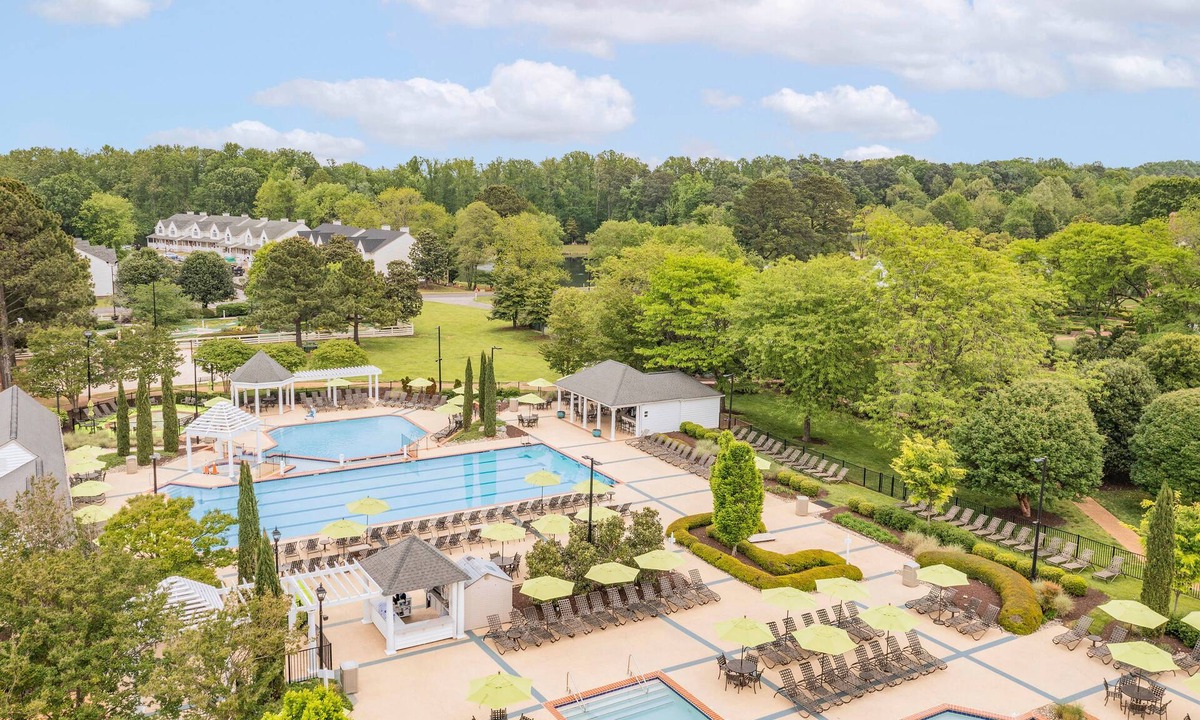 Berkeley Resort | The Historic Powhatan Williamsburg - 4 BEDROOM 2KG 1QN 2TWN 2 STORY DELUXE SUITE