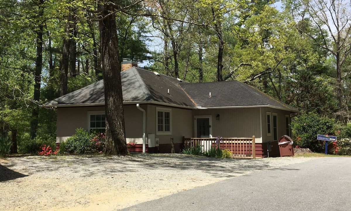 Flat Rock Cottage | The Honeysuckle Cottage 2 bedroom 2 bath sleeps 5- Located in Flat Rock, NC