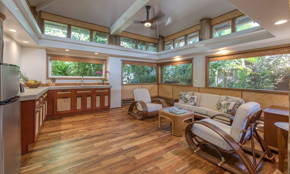 The Kulani Maui Boutique Bungalow Accommodations Street Beach | Historic Lahaina Front Street
