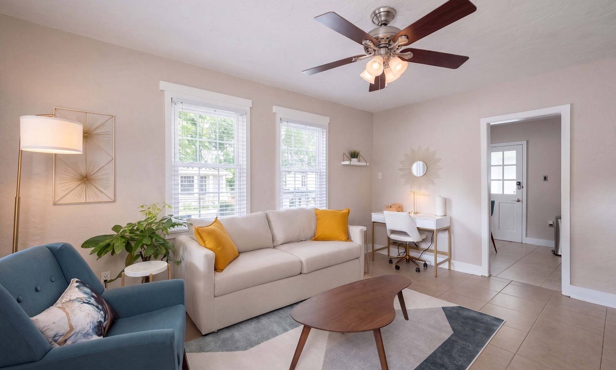 Pleasant Street House | The Landing on 3rd | Walk to UF & Downtown Pets