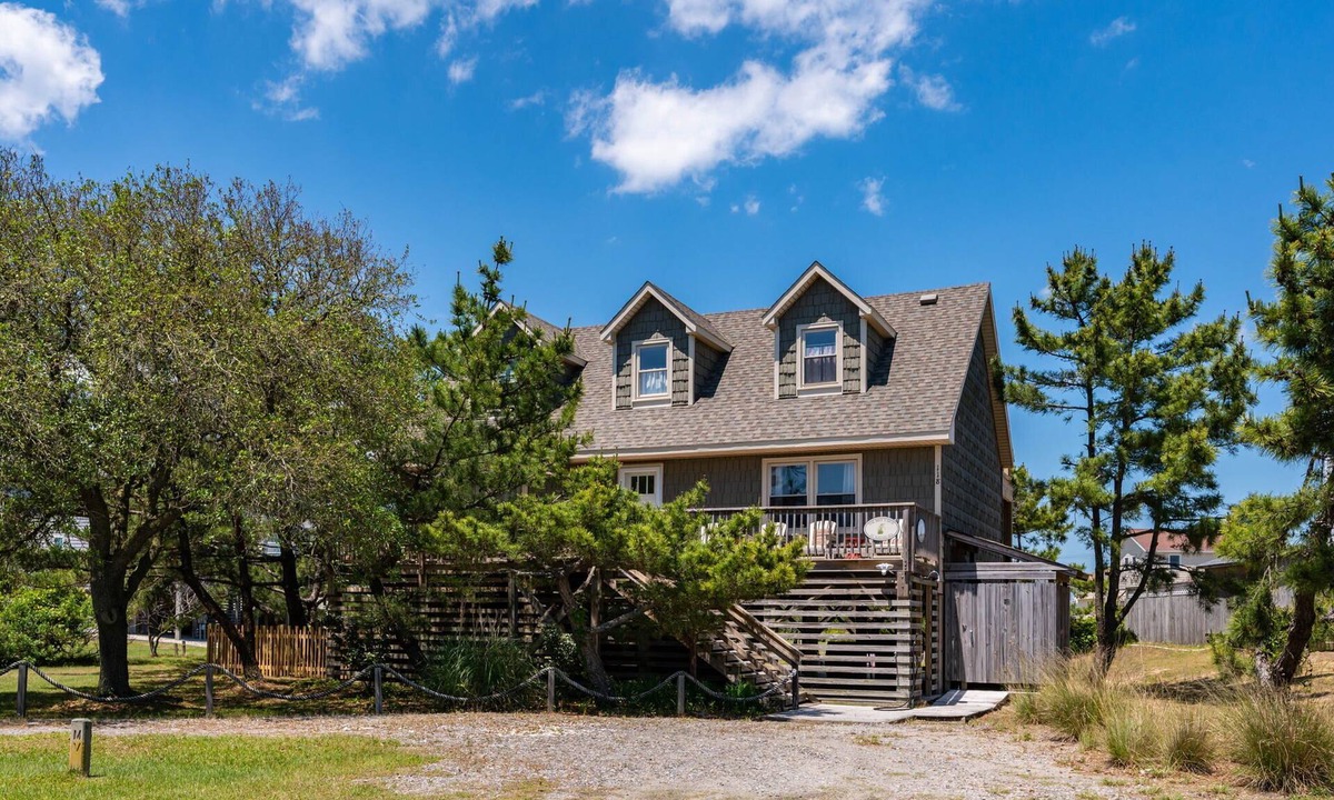Duck House | The Mist a Spot 4 Bedroom Home A Short Walk To Beach