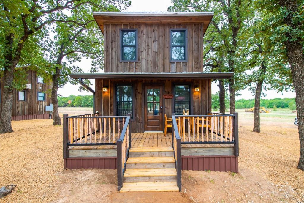Elm Mott Ski Chalet | The Nuthatch Cabin 15 MIN to Magnolia Baylor