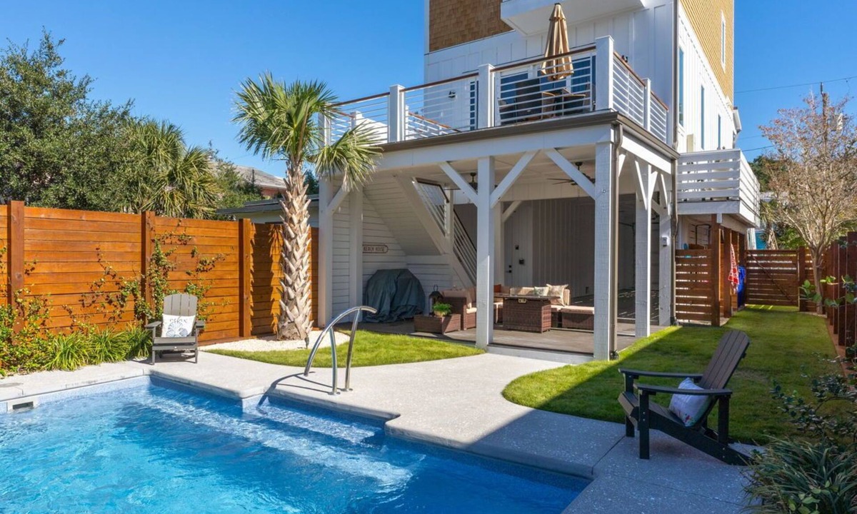 North Carolina Coast House | "The Palm House": A pool, hot tub & ICWW views!