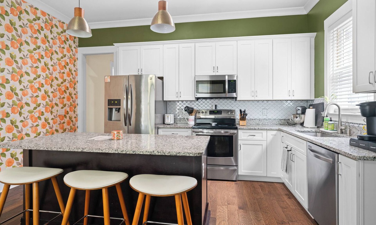 Dixon Park House | The Peach House- Near Downtown