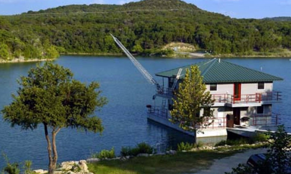 Leander House | The perfect family lake house made even better: it's floating!