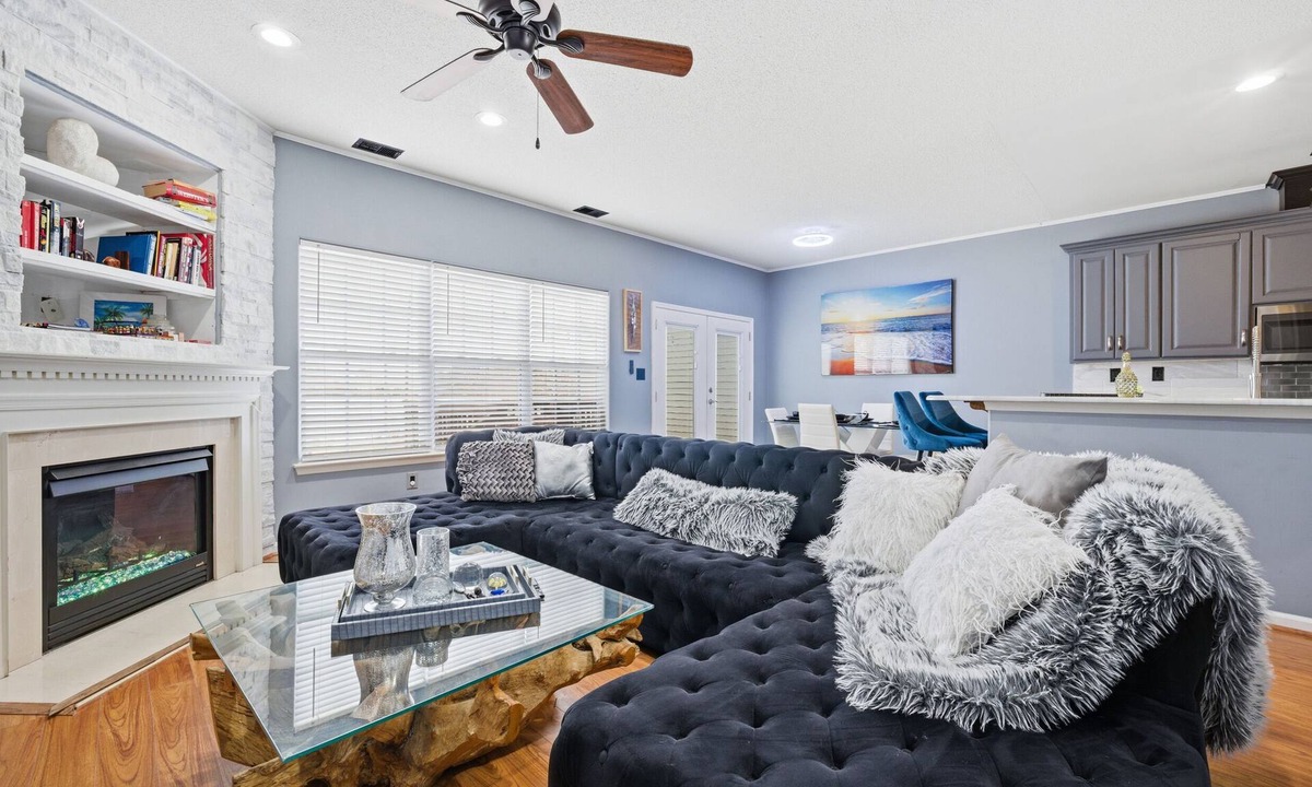 Hampton House | The Phoenix: 4BR Lakeside Retreat w/Deck