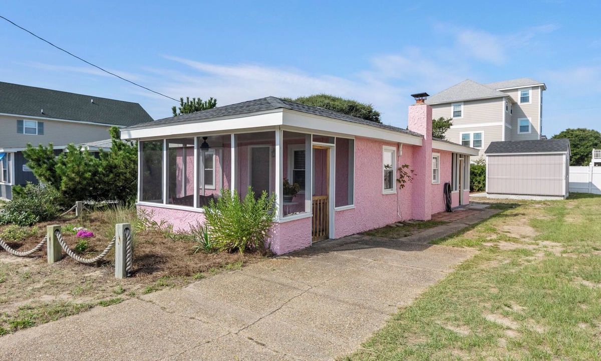 Colington House | The Pink House: Central Location | Pet-Friendly