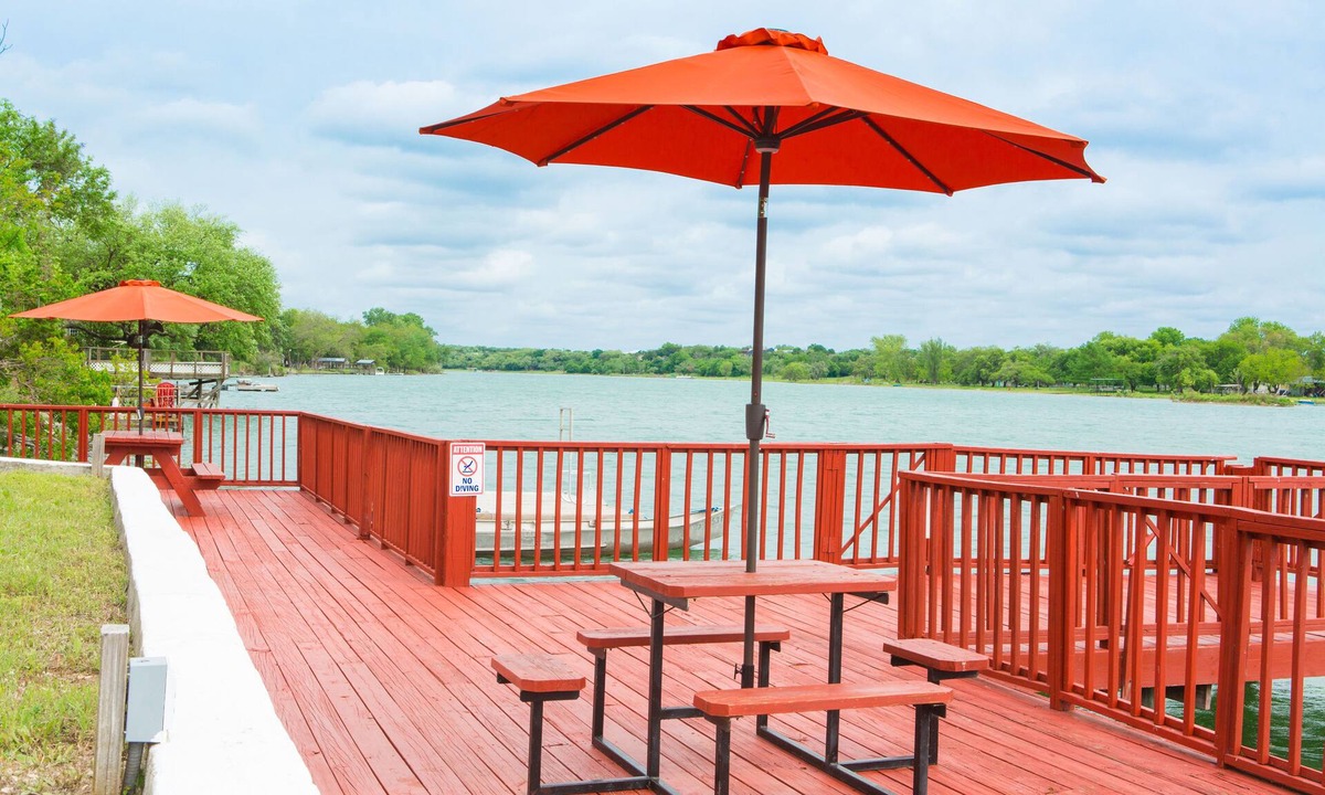 Bandera House | The Red Dock Retreat on Medina Lake