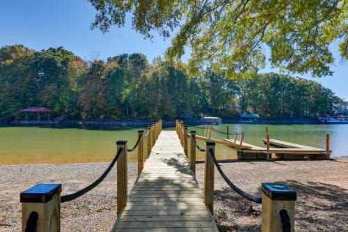 Mount Mourne House | The Retreat at Lake Norman: Boat Dock & Pool!