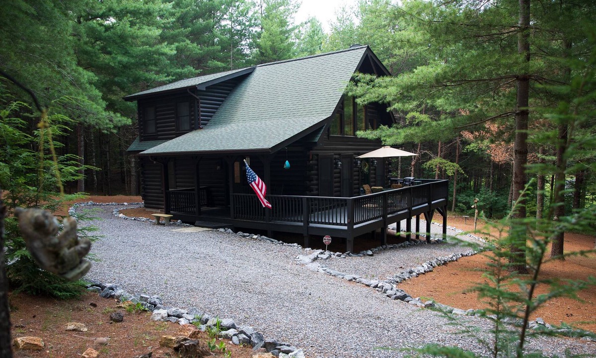 Vein Mountain House | The Robsen Cabin. 1hr from Asheville, Lakeside Secluded Cabin