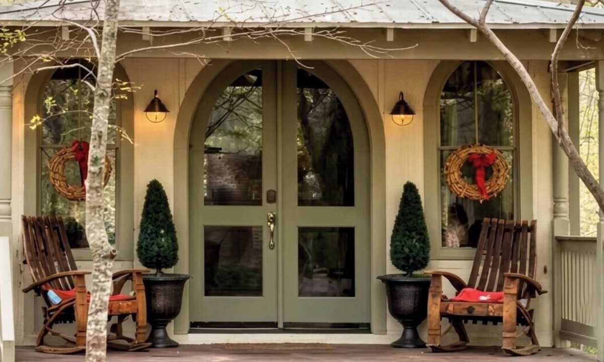 Irvington House | The Rosé Retreat: Pool-Screened Porch-RELAX