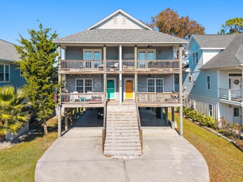Carolina Beach House | The Sandy Stroll Villa Walk to Carolina Beach