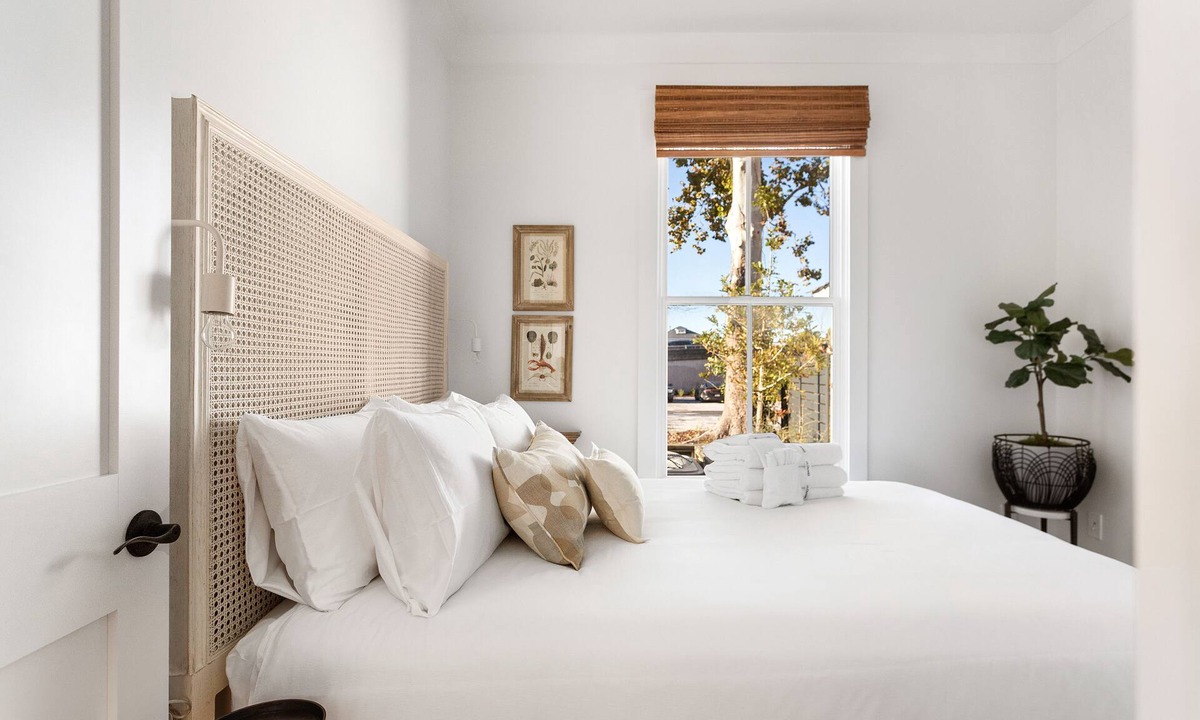 Downtown Charleston Apartment | The Savannah A: Downtown Elegance- Close to King!