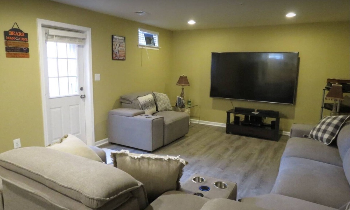 St. Charles House | The SPOT In the Gleneagle community of Waldorf Maryland near St. Charles Mall