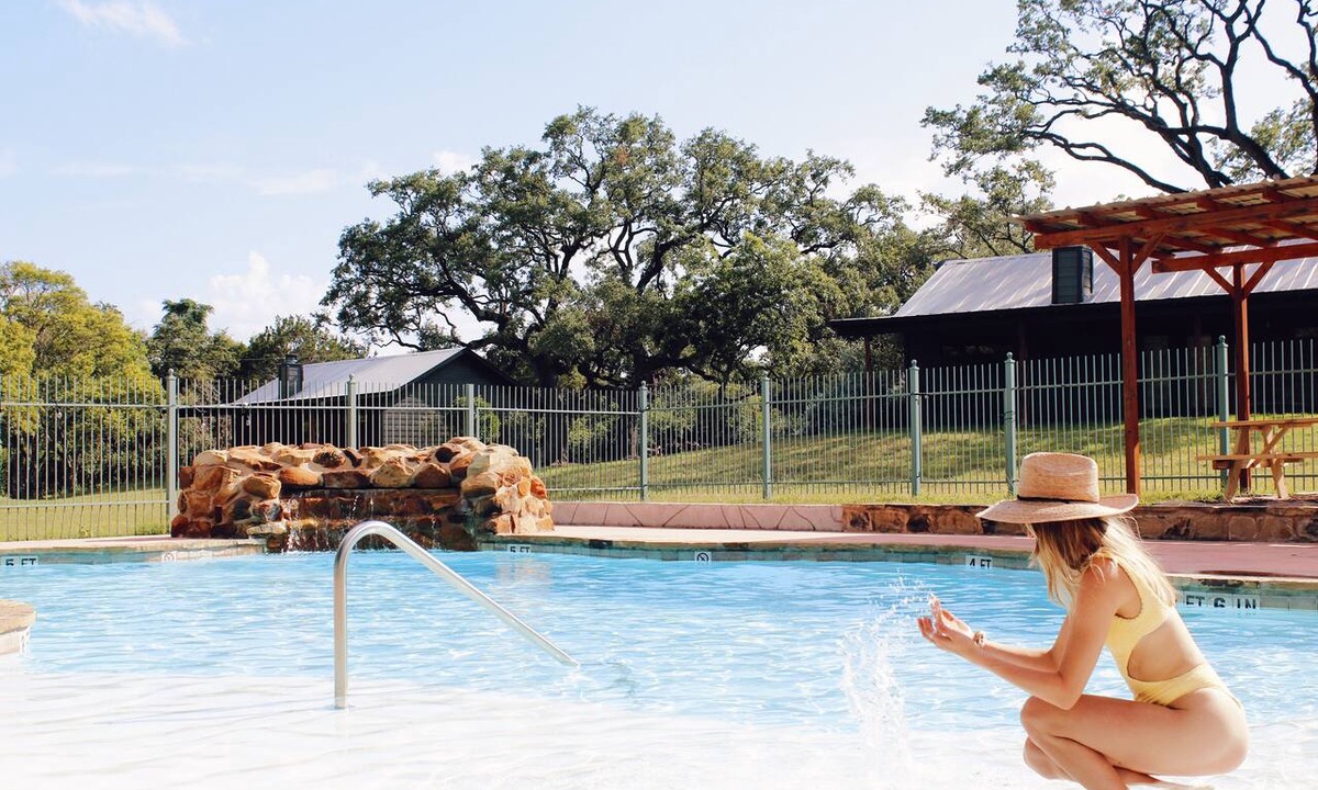 Leakey Hotel | The Springs Retreat.
